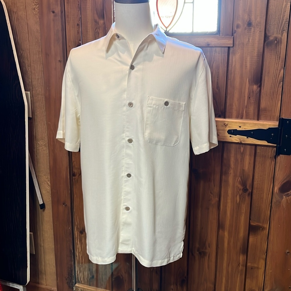 Joe Marlin size medium shirt off-white, button-down, short sleeve